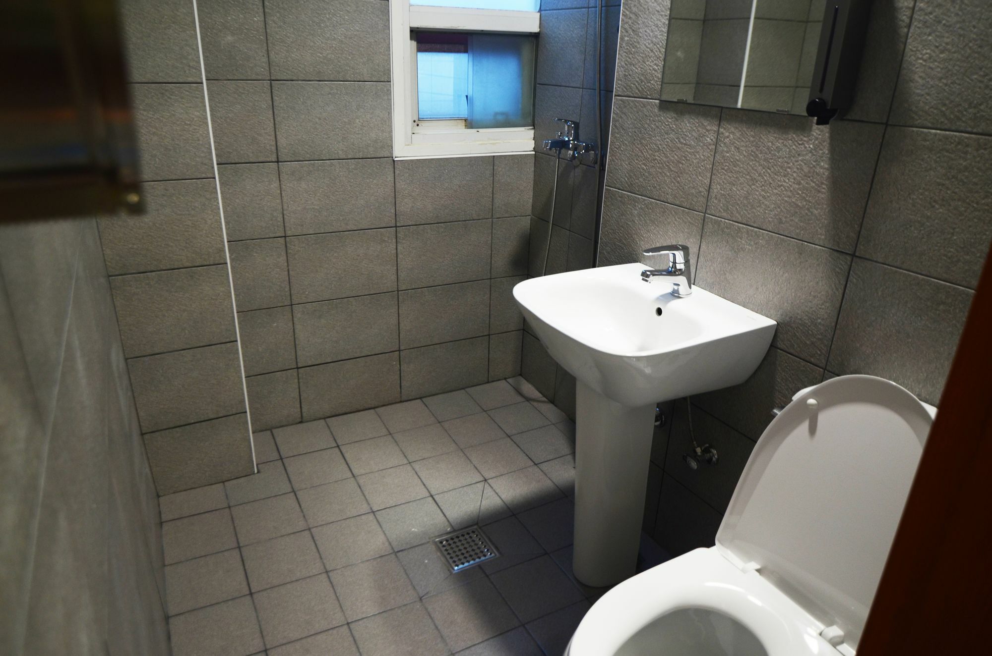 Kimchee Busan Station Guesthouse Екстериор снимка