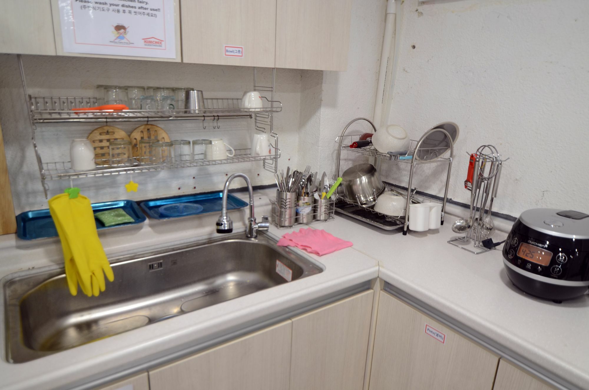 Kimchee Busan Station Guesthouse Екстериор снимка