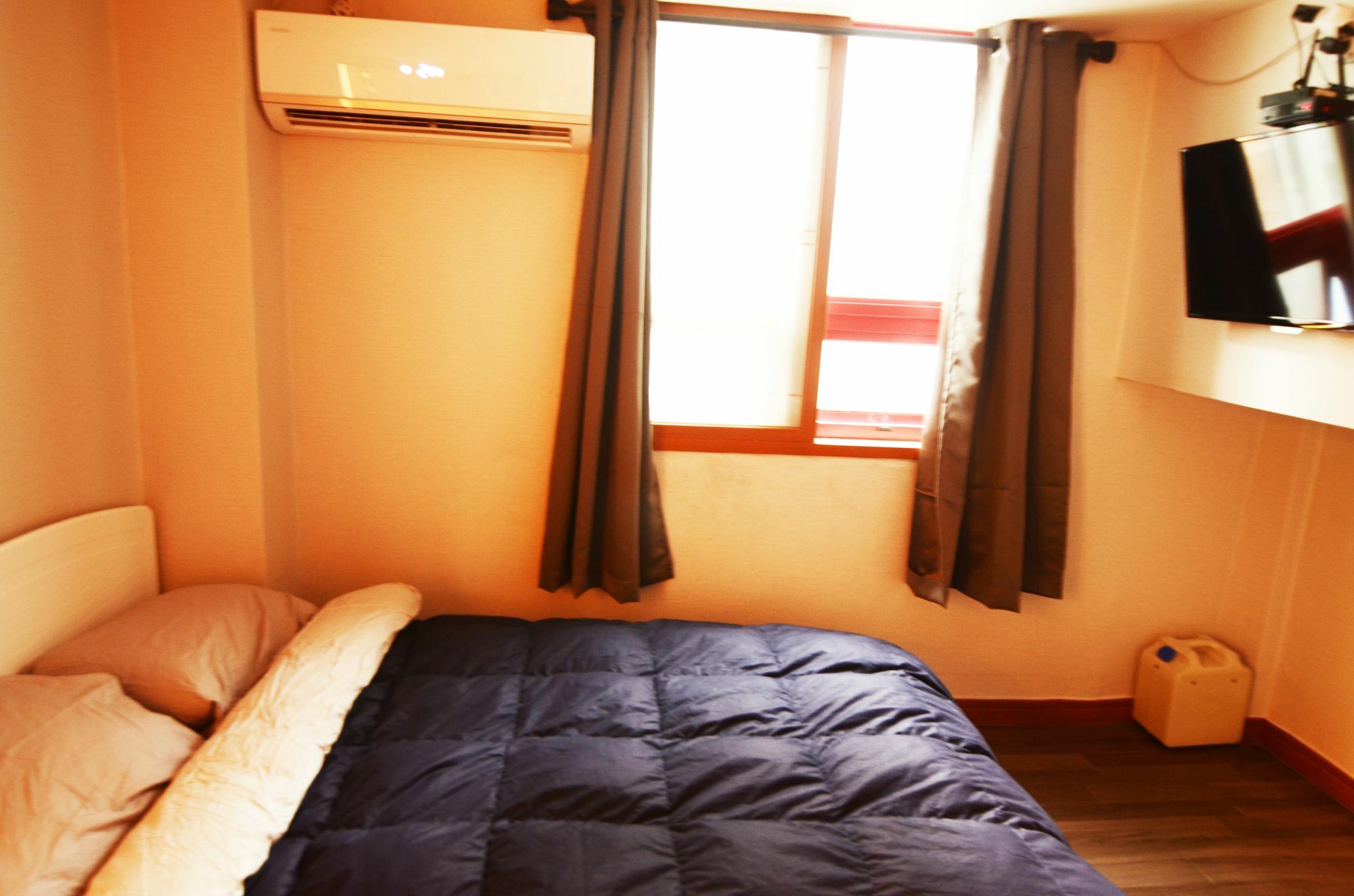 Kimchee Busan Station Guesthouse Екстериор снимка